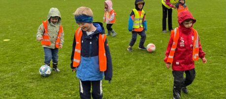 Großer Spaß für kleine Kicker: Kindergarten-Besuch beim Farbencenter FC Thüringen